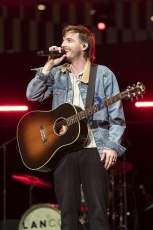 nashville, Tennessee, 10. juuni Brandon Lancaster of Lanco esineb CMA fest 2022 ajal ascend amfiteatris 10. juunil 2022 Nashville'is, Tennessee foto autor erika goldringgetty images