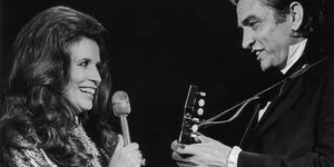 johnny cash ja juuni carter cash esinevad koos