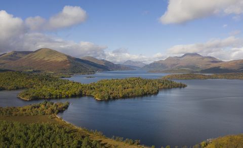 Müüa on umbes 103 aakri suurune saar, mis asub Lõuna-Loch lomond'i läänekalda lähedal