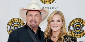 Nashville, Tennessee, 16. oktoober Garth Brooks ja trisha yearwood osalevad 2022. aasta klassi medaljoni tseremoonial kantrimuusika hallis kuulsus ja muuseum 16. oktoobril 2022 Tennessee osariigis Nashville'is, foto autor Jason Kempingetty, kantrimuusika kuulsuste saali ja muuseum