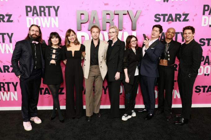 los angeles, California, 22. veebruar osalevad martin starr, zoë chao, jennifer garner, ryan hansen, jane lynch, megan mullally, ken marino, tyrel jackson Williams ja James Marsden Starzs Party down 3. hooaja esilinastus punasel vaibal Regency Bruini teatris 22. veebruaril 2023 los angelesis, Kalifornias, foto autor matt winkelmeyergathe hollywoodi reporter getty kaudu pilte