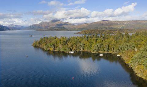 Müüa on umbes 103 aakri suurune saar, mis asub Lõuna-Loch lomond'i läänekalda lähedal