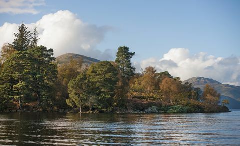 Müüa on umbes 103 aakri suurune saar, mis asub Lõuna-Loch lomond'i läänekalda lähedal