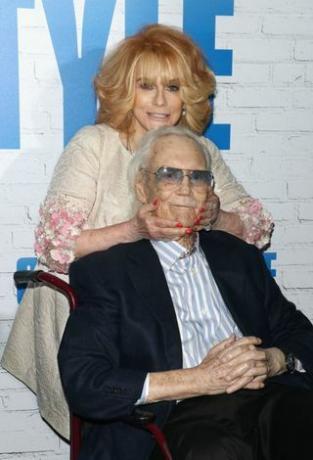 Ann-Margret ja Smith oma uue filmi "Going in Style" esilinastusel.