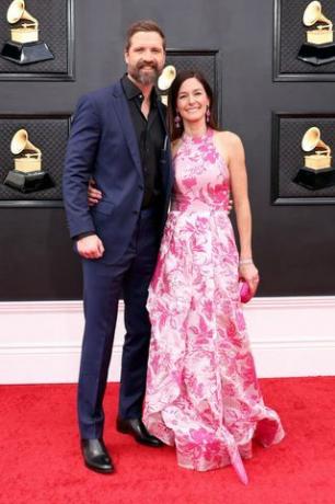 Walker hayes ja Laney hayes grammy punasel vaibal