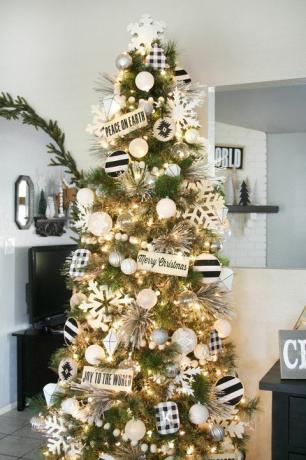 jõulupuu kaunistavad ideed mustvalgena