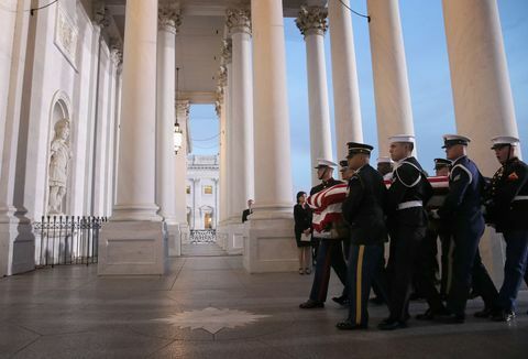 Kongressi liidrite võõrustaja saabumise tseremoonia Kapitoolias hilise presidendi George H.W. Bush