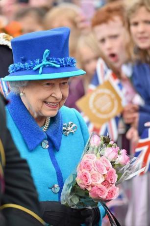 Kuninganna Elizabeth II uus ametlik portree