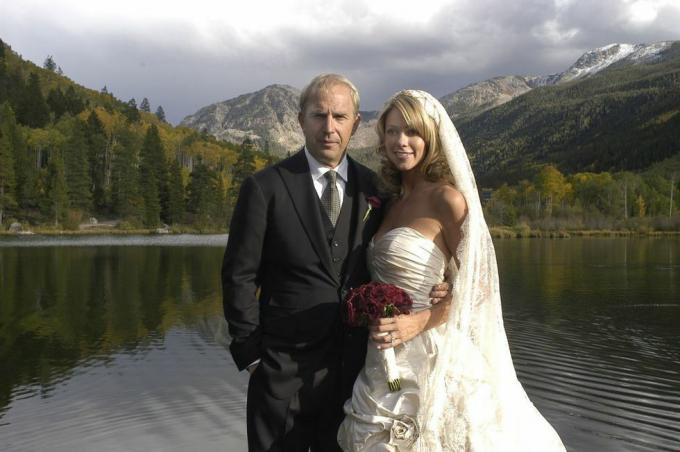 kevin costner abiellus septembris oma 5-aastase tüdruksõbra, Christine Baumgartneriga nende haabjas Colorado rantšos 25, 2004 kevin costneri ja christine baumgartneri pulmafotode ajal haabjas, kaasfoto Wireimage'i poolt majajuhtme pilt