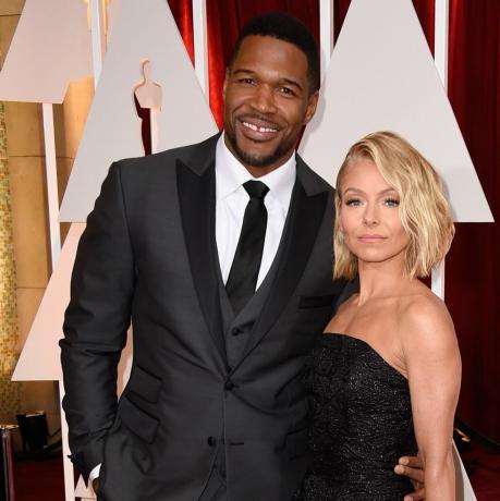  michael-strahan-aadress-kelly-ripa-pinged 