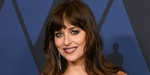 hollywood, California, 27. oktoober dakota johnson osaleb filmikunsti ja teaduste akadeemias 11. aasta kuberneride auhindade jagamisel ray dolby ballisaalis Hollywoodi mägismaa keskuses 27. oktoobril 2019 hollywoodis, Californias, foto autor kevin wintergetty images