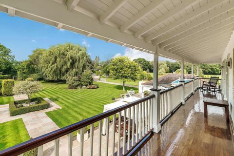 Russen, Cranbourne Grange, Hatchet Lane, Winkfield, Berkshire GARDEN BALCONY