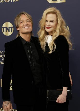 Santa Monica, California, 27. veebruar l r keith urban ja nicole kidman osalevad 28. iga-aastasel ekraaninäitlejate üritusel gildi auhinnad Barkeri angaaris 27. veebruaril 2022 Santa Monicas, Kalifornias, foto autor: frazer harrisongetty pilte