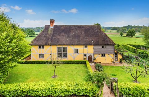 Surreys asuv maaliline II astme suvila Froggats Cottage, mis on kajastatud BBC hiljutises episoodis Põgenemine maale, on nüüd turul 1,6 miljoni naela eest. 