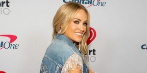 austin, texas – 7. mail carrie underwood poosid lava taga iheartcountry festivali ajal meeleolukas keskuses 7. mail 2022 austinis, texas foto autor: Barry brecheisengetty images