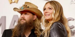 nashville, Tennessee 09. november chris stapleton ja morgane stapleton osalevad 56. iga-aastasel CMA auhinnad Bridgestone'i areenil 09. novembril 2022 Tennessee osariigis Nashville'is, foto autor jason kempingetty pilte