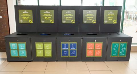 morrisons liigub Ühendkuningriigi kuue esimese " zero waste" kaupluse poole Edinburghis, mis saavad aastaks 2025 töötada jäätmevabalt kas poest endast või alates klientidele, kes selles poes ostlevad, kui see õnnestub, levitatakse jäätmevaba poevormingut järgmise aasta jooksul kõigis morrisons 498 poes üle Ühendkuningriigi. Morrisonsi eesmärk on võtta 2025. aastaks ringlusse kõik oma kauplustes tekkivad jäätmed, mille hulka kuuluvad pehmed ja kõvad plastid, papp, toidujäätmed, rohelised jäätmed, PP, pluss konservid, purgid ja fooliumid Morrisons'i nulljäätmete kauplustes sorteerivad selle laos olevad kolleegid, seejärel koguvad mitmed spetsialiseerunud jäätmepartnerid kokku ringlussevõtuks. Suurbritannia