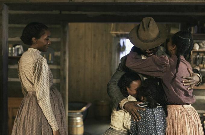 david oyelowo kui bass Reeves ja lauren e banks jennie reeves filmis Lawmen bass Reeves, 2. jagu, 1. hooaeg, voogesitus esmatähtis, 2023. aasta fotokrediit emerson millerparamount