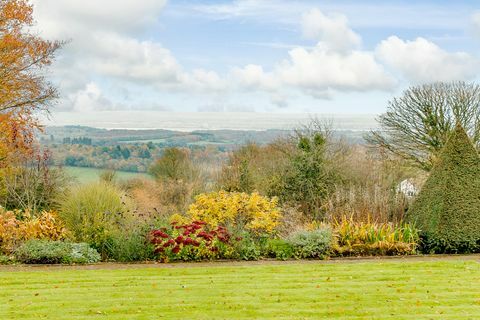 Müüa 6 magamistoaga eramu Chepstowis, labürindis Monmouthshire'is